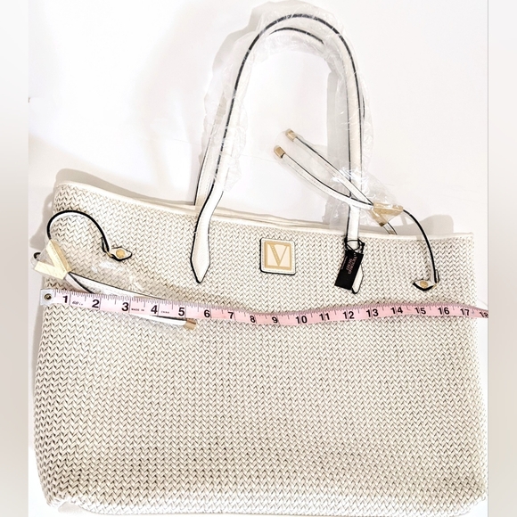 Nip luxury VS ivory faux raffia vegan gold tone v jumbo shoulder bag limited ed - Picture 7 of 8